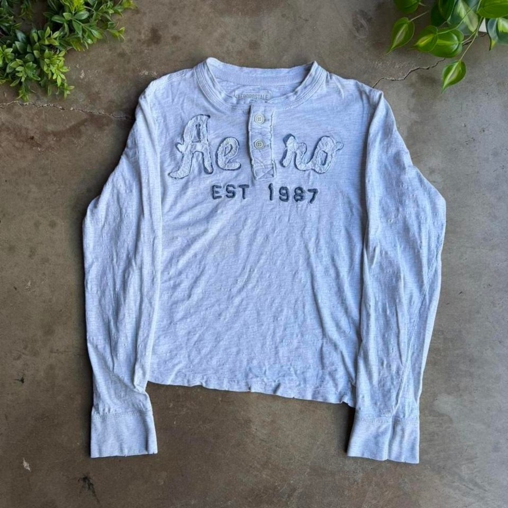 Vintage Y2K Aeropostale white Henley long sleeve shirt with button details